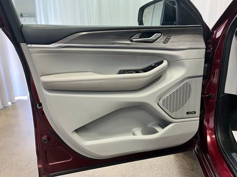 Used 2022 Jeep Grand Cherokee Overland image 8