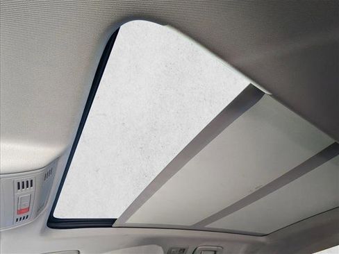 New 2025 Volkswagen Taos SE image 14