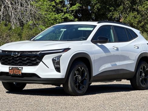 New 2026 Chevrolet Trax LT w/ Sunroof Package image 8