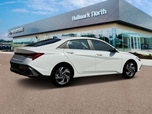 New 2025 Hyundai Elantra Limited FWD image 8