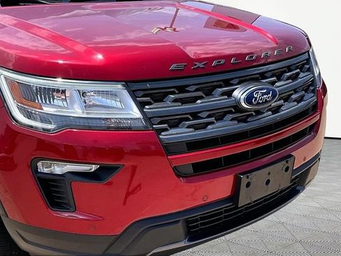 Used 2019 Ford Explorer XLT w/ Equipment Group 202A AWD/4WD image 30