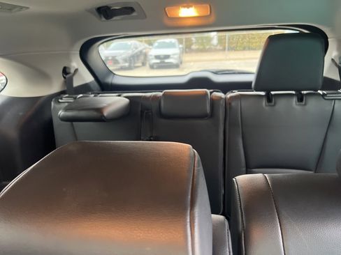 Used 2023 Toyota Highlander XLE image 12