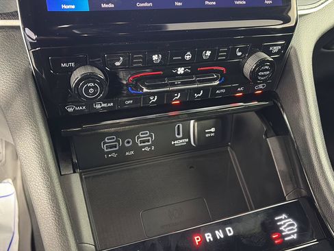 Used 2023 Jeep Grand Cherokee Trailhawk w/ Luxury Tech Group III AWD/4WD image 39