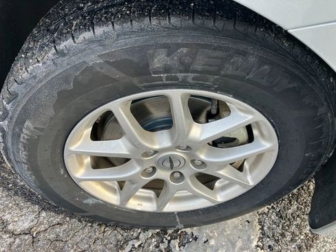 Used 2024 Chrysler Pacifica Touring-L image 26