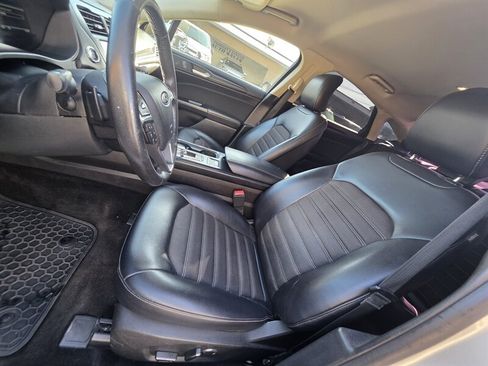 Used 2018 Ford Fusion SE w/ Equipment Group 201A FWD image 16