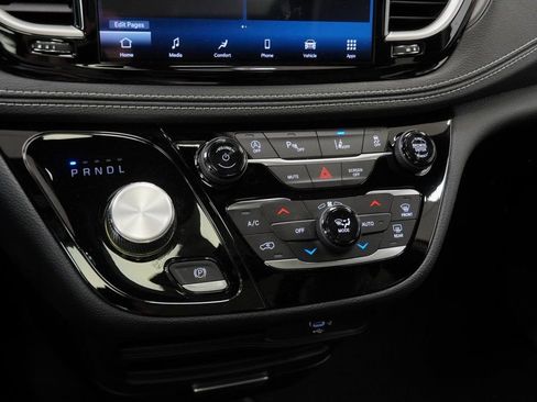 New 2026 Chrysler Pacifica Select image 25