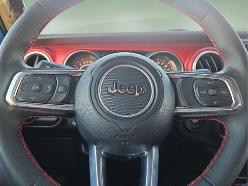 Used 2023 Jeep Gladiator Rubicon w/ Cold Weather Group image 24