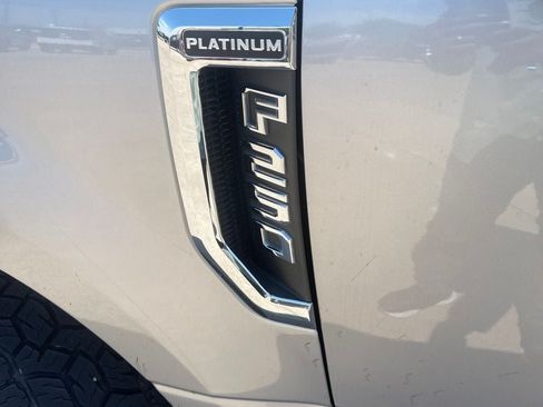 Used 2022 Ford F250 Platinum w/ FX4 Off-Road Package AWD/4WD image 19