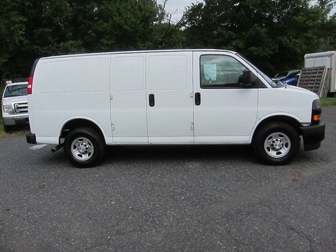 Used 2020 Chevrolet Express 2500 w/ Driver Convenience Package RWD image 3