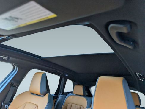 Used 2025 BMW X3 xDrive30i w/ Premium Package image 15