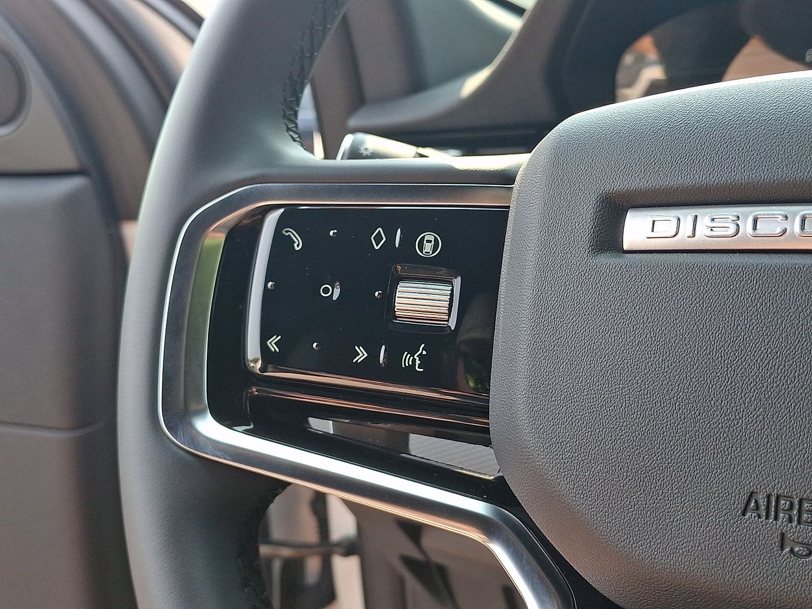 Used 2025 Land Rover Discovery Sport Dynamic SE AWD/4WD image 21