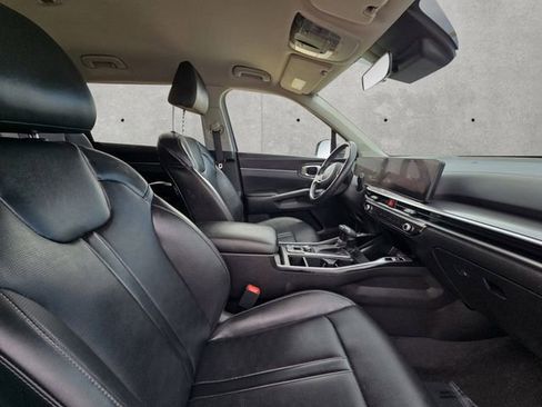 Used 2024 Kia Sorento S image 24