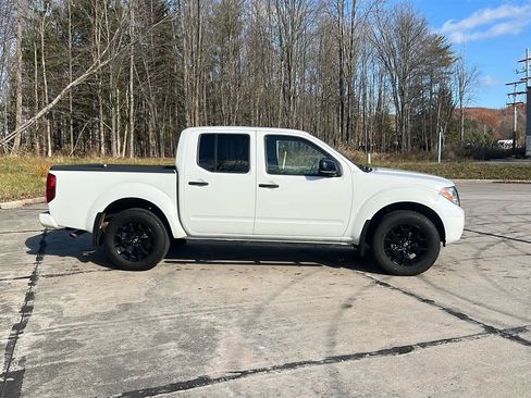Used 2021 Nissan Frontier SV w/ Midnight Edition Floor Mats image 4