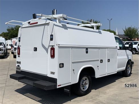 Used 2021 GMC Savana 3500 w/ Power Convenience Package RWD image 2