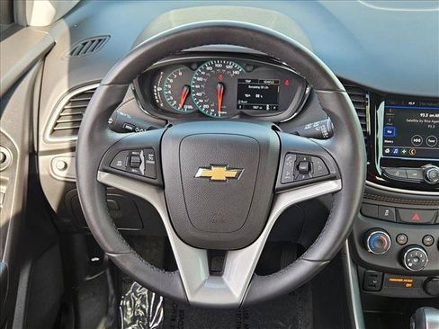 Used 2022 Chevrolet Trax LT w/ Driver Confidence Package AWD/4WD image 14