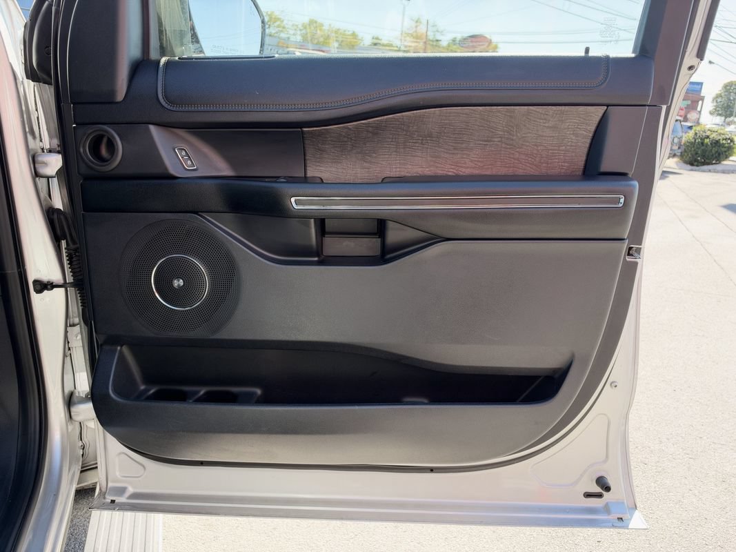 Used 2019 Ford Expedition Limited w/ Driver Assistance Package RWD image 28