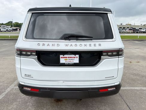 Used 2022 Jeep Grand Wagoneer Series III w/ Rear Seat Video Group 1 AWD/4WD image 9