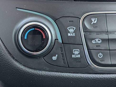 Used 2020 Chevrolet Equinox LT image 30