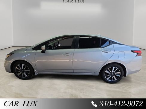 Used 2022 Nissan Versa SV FWD image 2