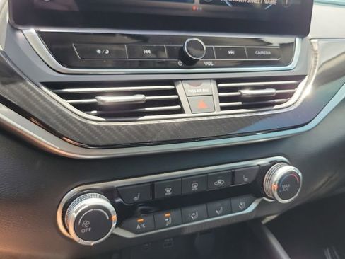 Used 2024 Nissan Altima 2.5 SR w/ SR Premium Package FWD image 17