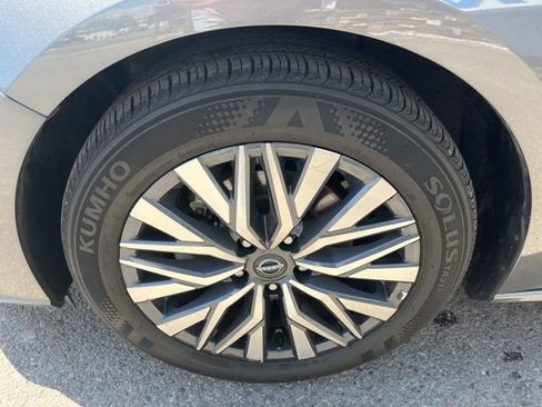 Used 2025 Nissan Altima 2.5 SV FWD image 18