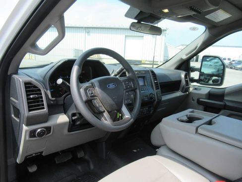Used 2022 Ford F250 XL w/ Power Equipment Group RWD image 11