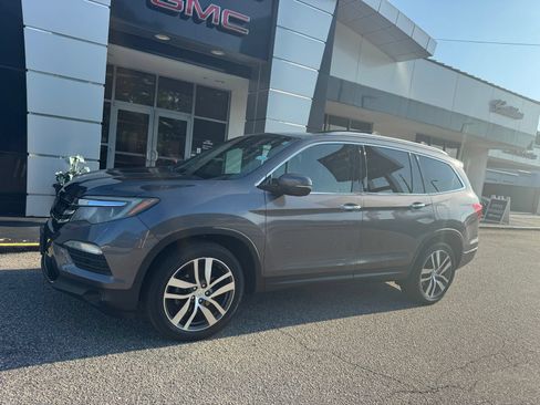 Used 2017 Honda Pilot Elite image 2