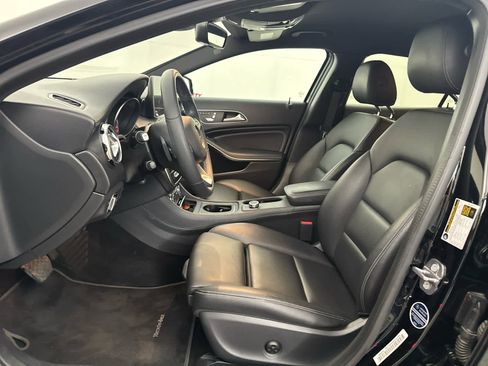 Used 2020 Mercedes-Benz GLA 250 w/ Premium Package image 10