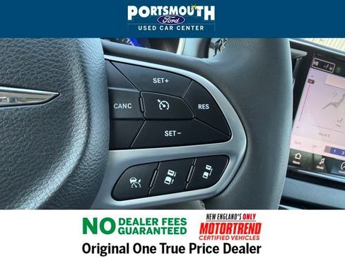 Used 2024 Chrysler Pacifica Touring-L image 19