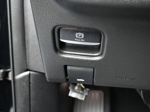 Used 2023 Jeep Grand Cherokee Limited w/ Black Appearance Package image 34