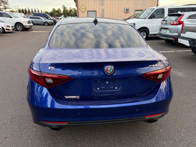 Used 2023 Alfa Romeo Giulia Ti AWD/4WD image 9