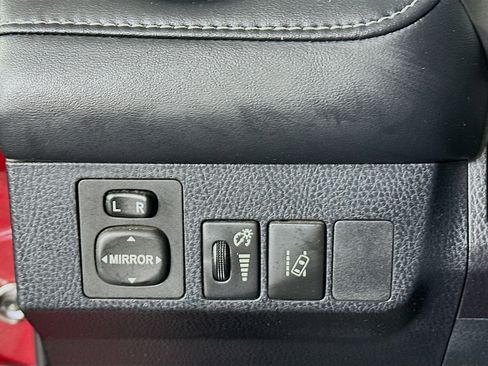 Used 2018 Toyota RAV4 LE image 16