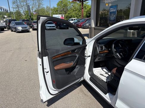 Used 2018 Audi Q5 2.0T Premium w/ Convenience Package AWD/4WD image 9