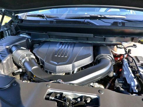 Used 2025 Chevrolet Traverse RS image 35