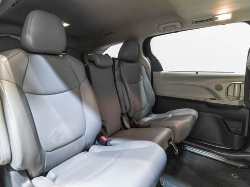 Certified 2024 Toyota Sienna XLE FWD image 34