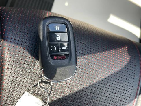 Used 2025 Honda Pilot Black Edition image 22