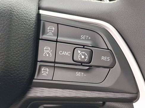 Used 2023 Jeep Grand Cherokee L Laredo AWD/4WD image 23
