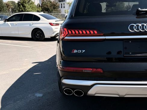 Used 2023 Audi SQ7 Prestige w/ Prestige Package image 10