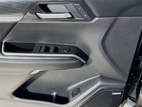 Used 2025 GMC Acadia Elevation image 16