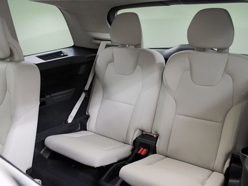 Used 2023 Volvo XC90 B6 Plus w/ Protection Package Premier image 23