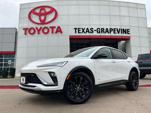 Used 2025 Buick Envista Sport Touring image 2