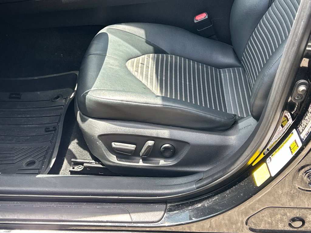 Used 2022 Toyota Camry SE FWD image 13