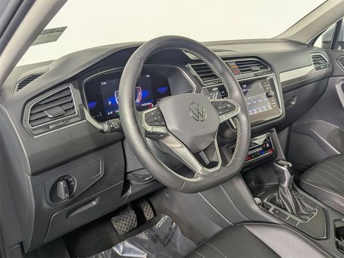 Used 2022 Volkswagen Tiguan SE image 11