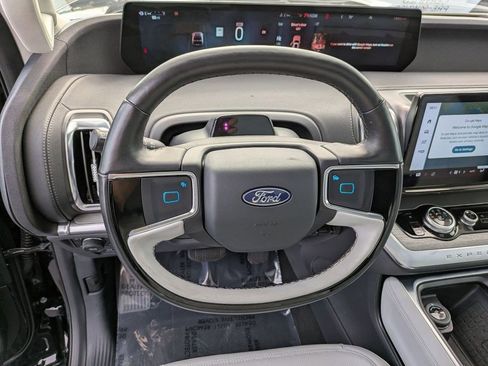 Used 2025 Ford Expedition Platinum AWD/4WD image 19