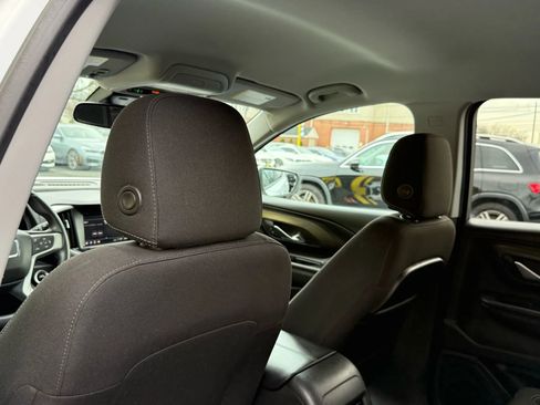 Used 2022 GMC Terrain SLE image 29