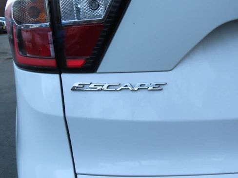 Used 2018 Ford Escape SE image 7