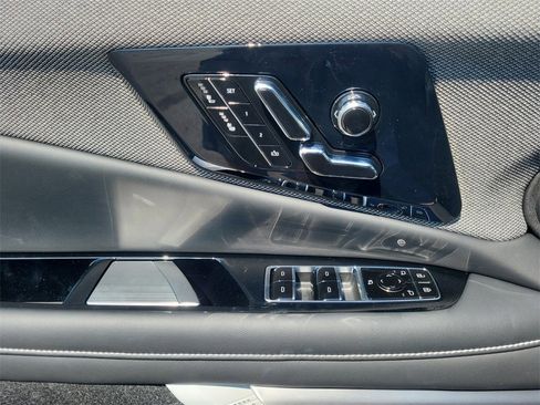 New 2025 Cadillac Optiq Luxury 1 image 10