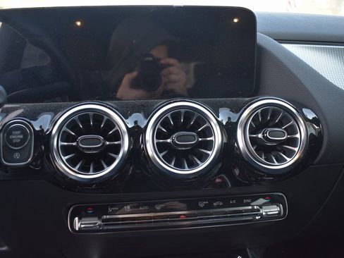 Used 2022 Mercedes-Benz GLA 250 4MATIC image 19