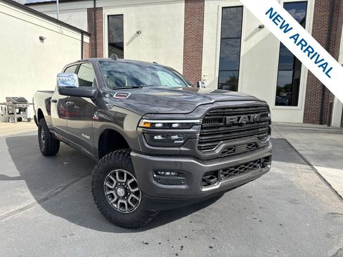 Used 2025 RAM 2500 Laramie AWD/4WD image 1