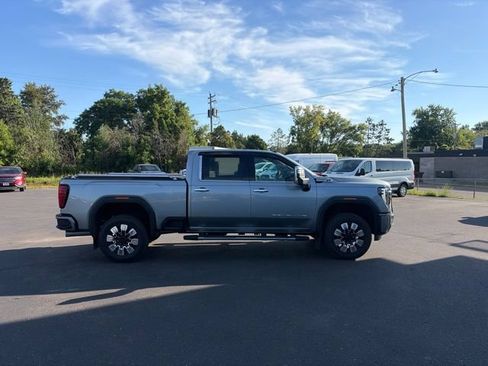 Used 2024 GMC Sierra 3500 Denali w/ Denali Reserve Package AWD/4WD image 4